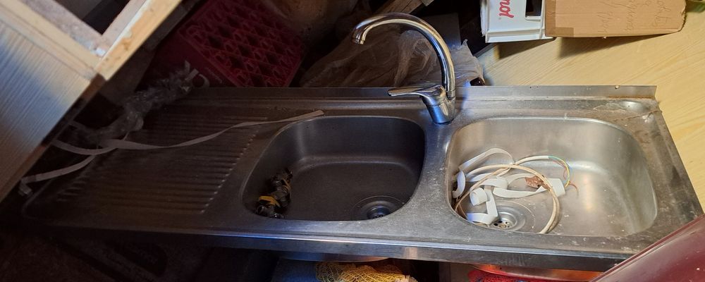 Lava-loiça com 2 bacias e torneira incluida