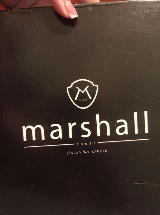 Продаю сникерсы - ботинки!