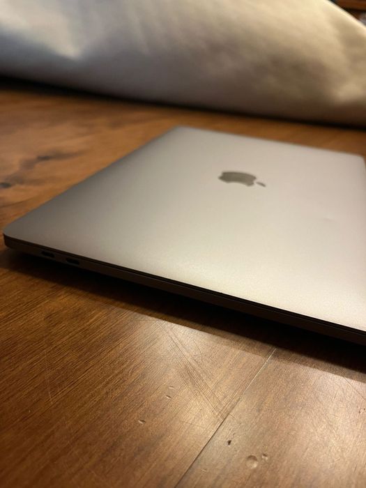 MacBook Pro 13" M1 (2022) – 8GB RAM / 256GB SSD – Excelente Estado