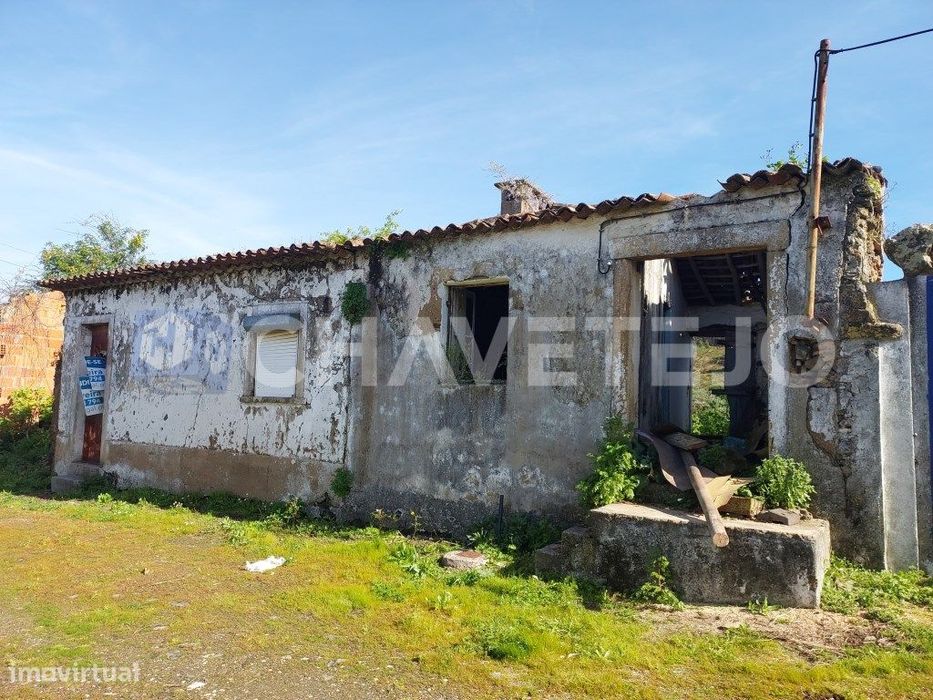 Old house, annexes, and land measuring 559 m² for reconstruction project