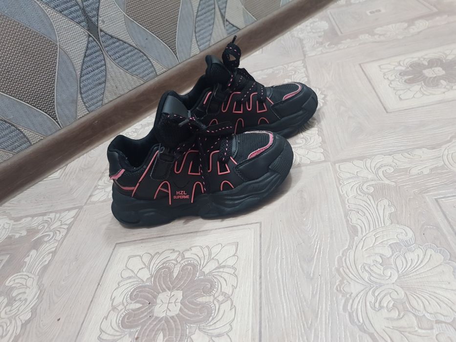 Продам кроссовки 33-34 размер