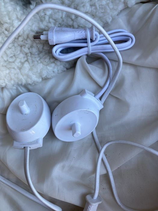 2 ładowarki BRAUN 3757 do szczoteczki