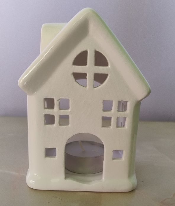 Świecznik ceramiczny domek