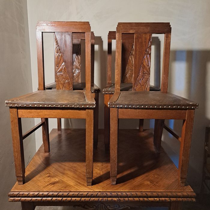 Mesa e cadeiras de Sala