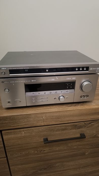 Amplituner Yamaha dvd, cd, dwie kolumny stojace oraz centralna