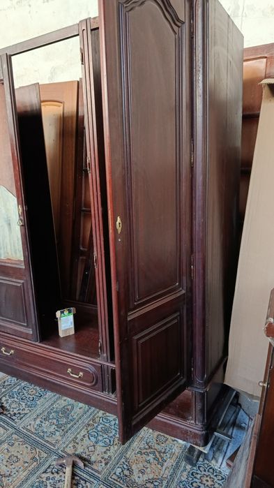 Imponente Roupeiro Vintage