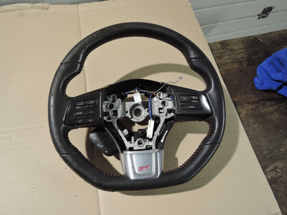 Kierownica Subaru STI  VA  14-20r  kompletna multi