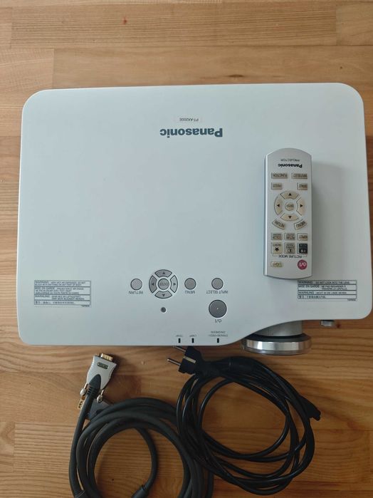 Projektor PANASONIC PT-AX200E -tylko 588h pracy.
