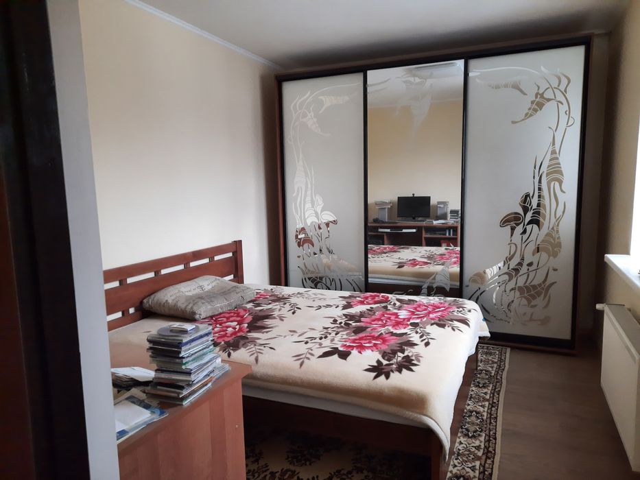 Продам два дома.