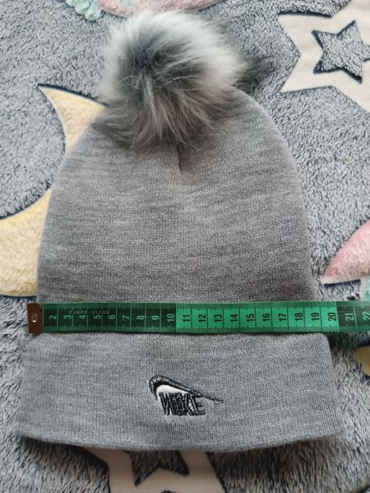 Czapka zimowa szara futrzany pompon