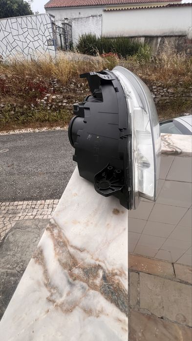 Otica lado Esq. Mercedes W204