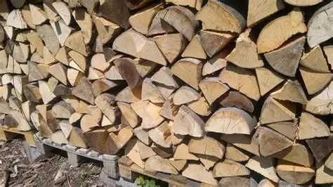 Drewno kominkowe - suche układane