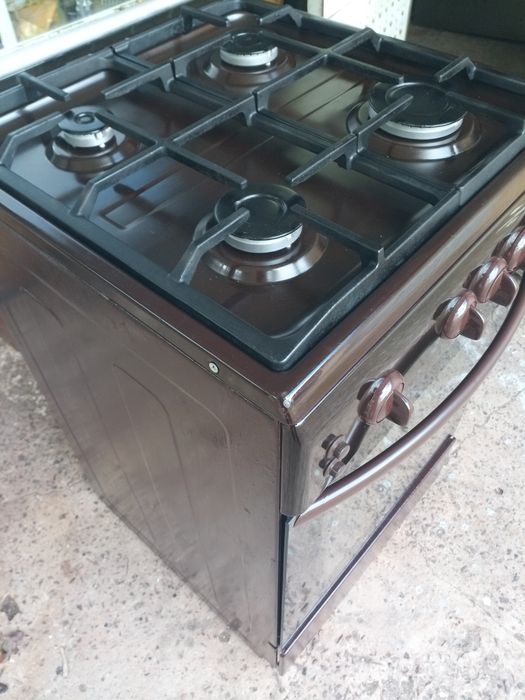 Газова плита в гарному стані