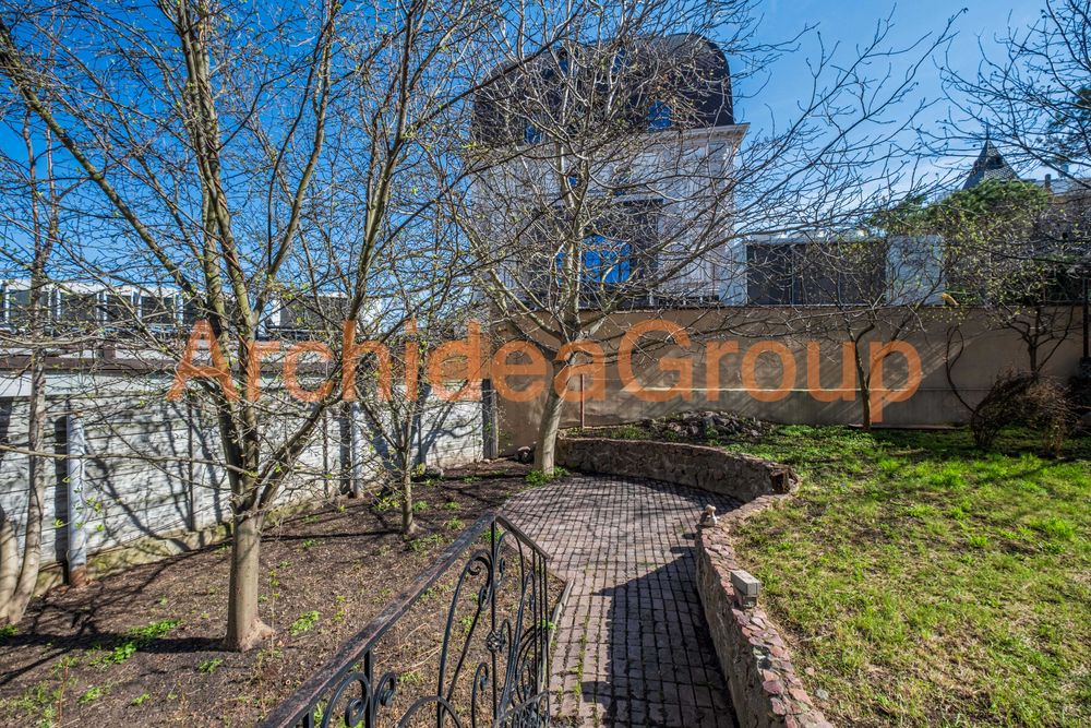 Продаж будинку у самому центрі на Печерську