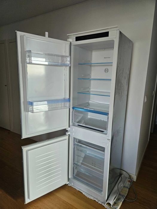 Frigorifico de encastre Bosch com pouco uso