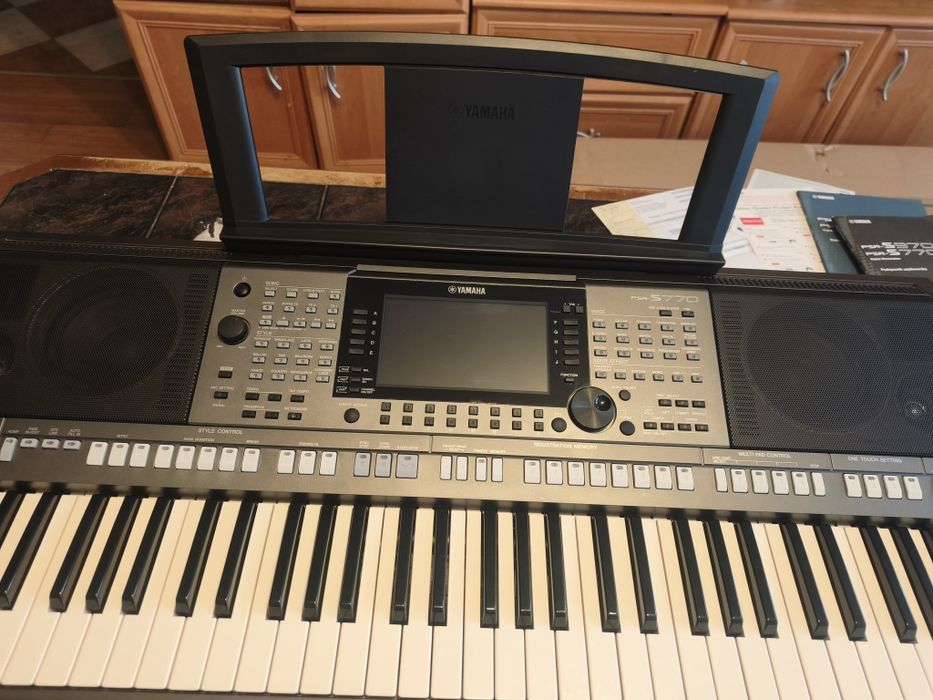 Yamaha psr s 770