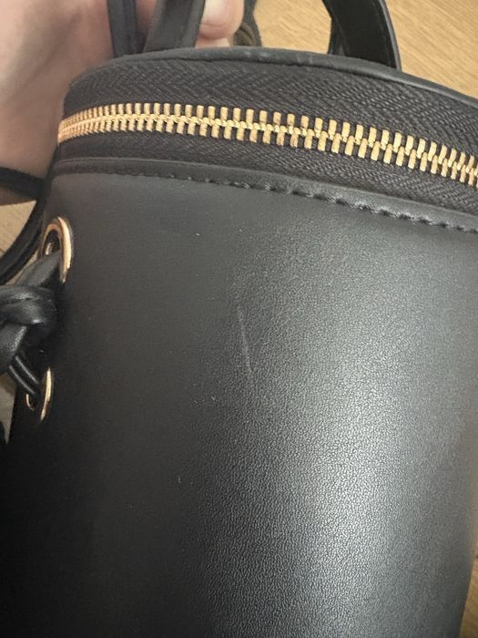 Torebka orsay czarna złoty zamek kuferek kufer złote dodatki