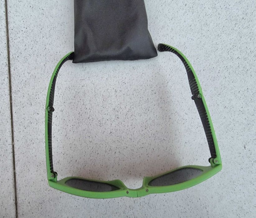 Óculos de sol pretos e verdes dobráveis Heineken - novos