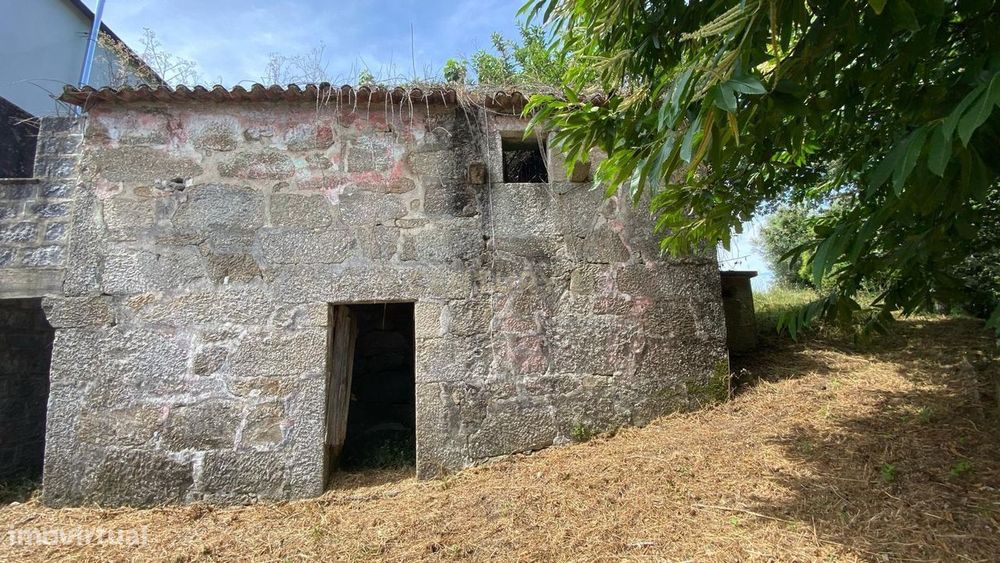 Terreno com Ruína em Granito | Potencial Único na Natureza do Alto Mi — Padreiro (Salvador E Santa Cristina), Viana do Castelo