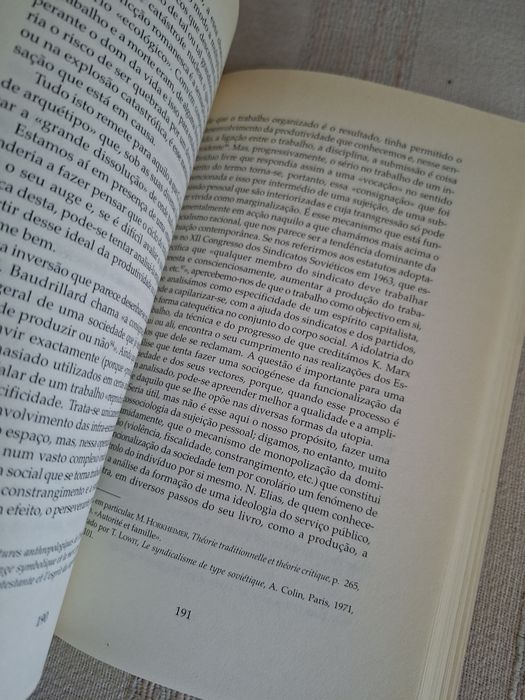 A Violência Totalitária Michel Maffesoli Instituto Piaget