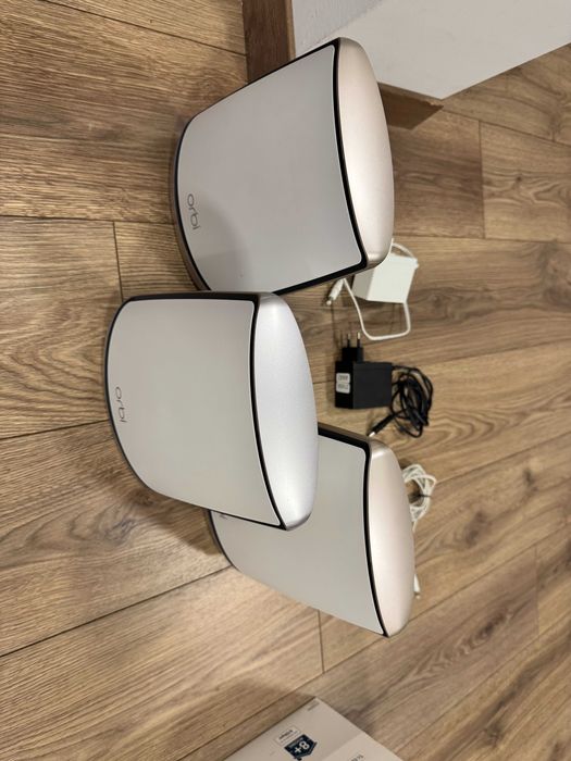 NETGEAR Orbi WiFi 6 Mesh WLAN RBK863 router z 2 satelitami do 600 m²