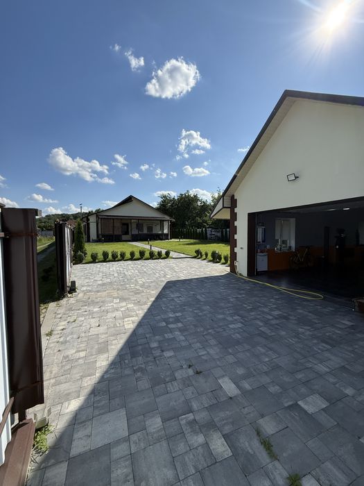 Продам Дом с гаражем(с комуникациями) 12 соток