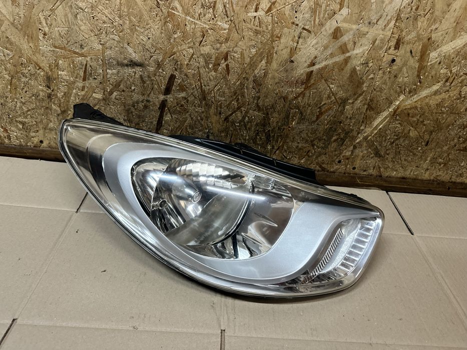 Передня права фара Hyundai i10 Хюндай Хендай І10 з 2011