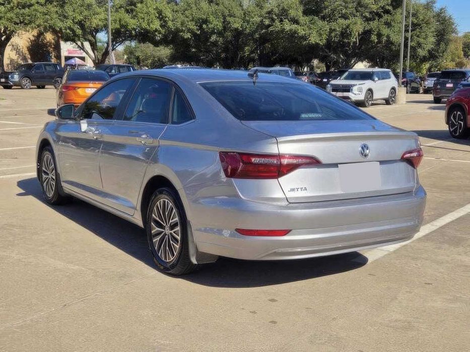 Volkswagen Jetta SE      2021