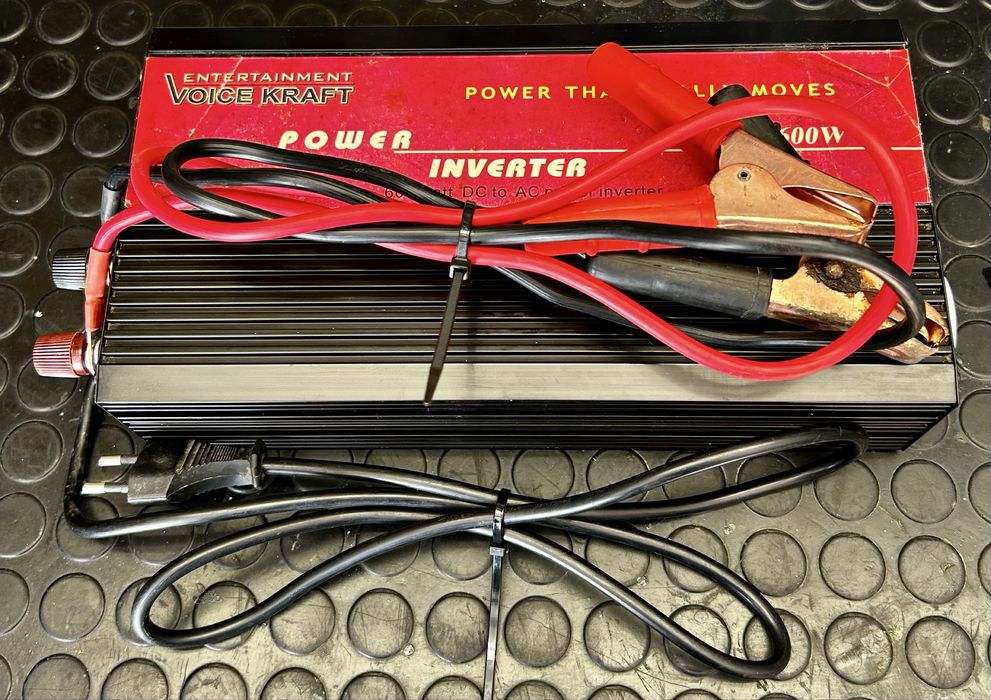 Awaryjny zasilacz UPS przetwornica