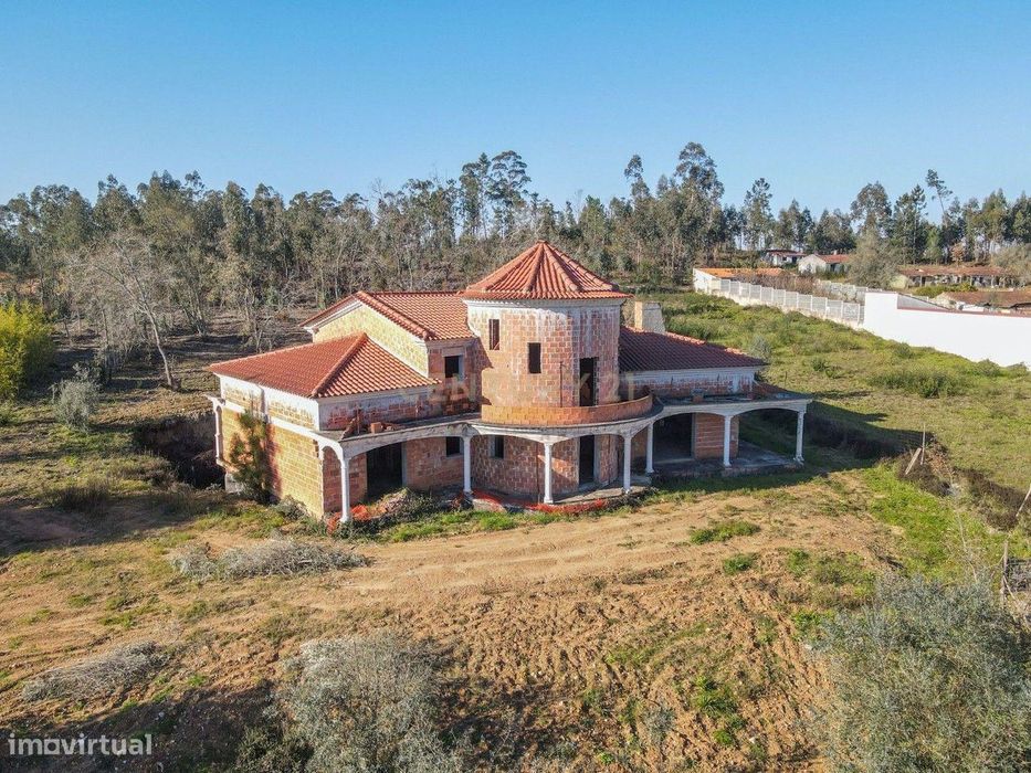 Terreno c/ Moradia em Cosntrução