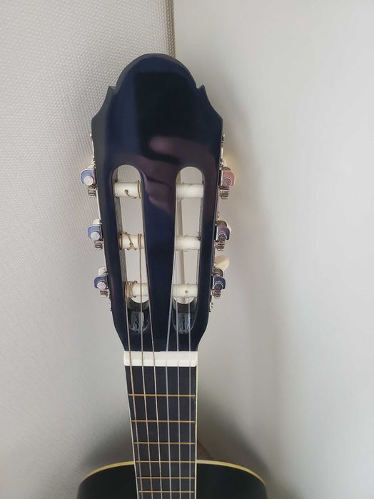 классическая новая гитара черная