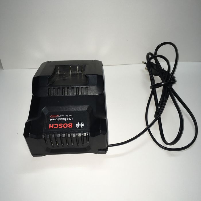 Carregador Bosch profissional 18V 4A