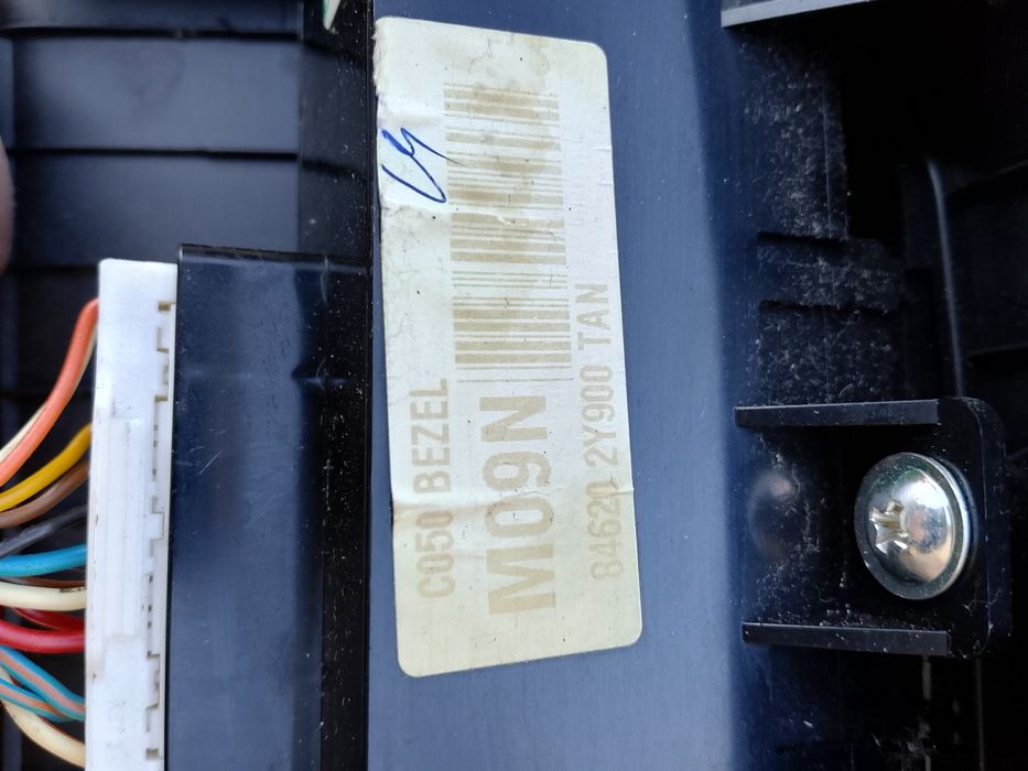 Przełączniki grzanych foteli, AUX,iPod, USB HYUNDAI IX 35, 93310-2Y800