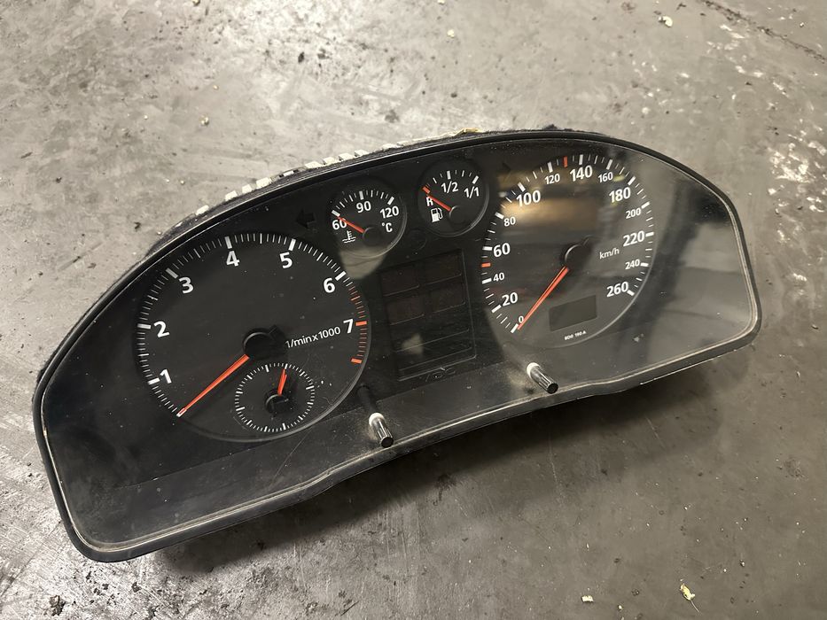 Licznik prędkościomierz audi a4 b5 benzyna