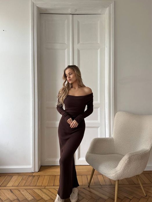 Сукня жіноча довга облягаюча