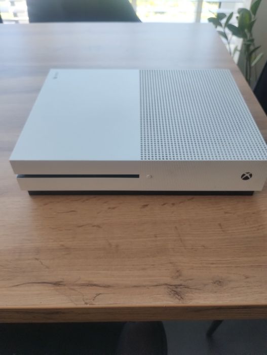 Xbox One S 1TB dobry stan