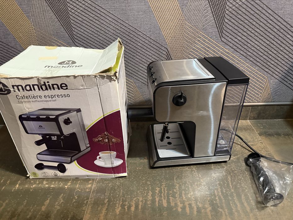 Це ріжкова кавоварка Mandine моделі MEC4602S