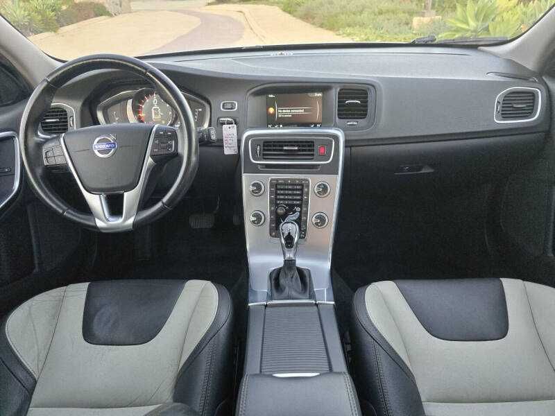 2017 Volvo V60 Cross Country