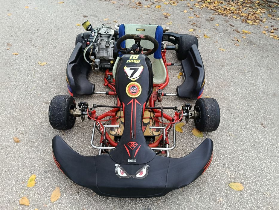 2 karting + atrelado segundo piso vai para baixo tudo impecável