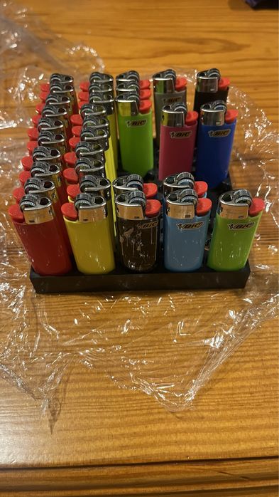 Isqueiros bic variados