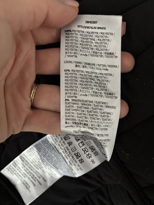 Czarna pikowana kurtka guess