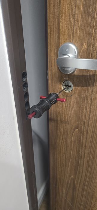 Otwieranie Samochodów Mieszkań Sejfów LOCKSTAR Pogotowie Zamkowe