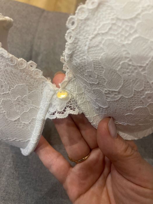 Бюстгальтер H&M білий кружевний з Push Up розмір EU 70F