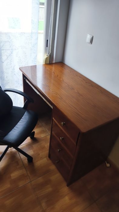 Secretária de computador em madeira + cadeira de escritório