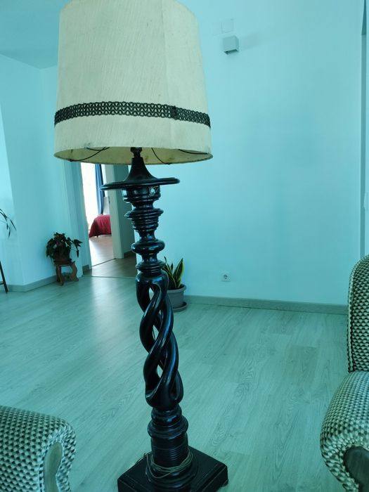 Candeeiro de madeira