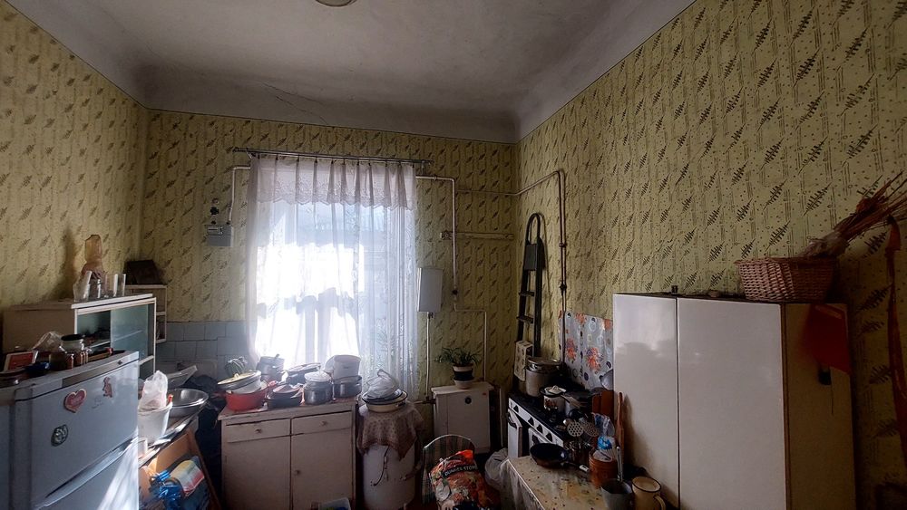 Продам 2-кімнатну квартиру. Пл.Шевченка,5/14.