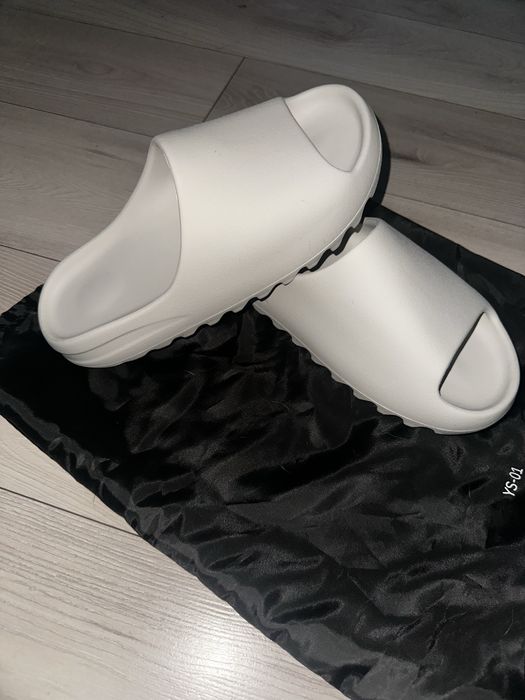 Klapki Yeezy Slide