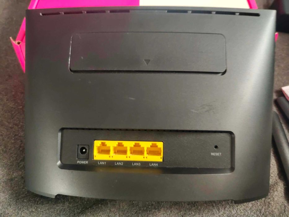 Ruter HUAWEI b525 - 23a LTE Wi-Fi na karte SIM (bez simlocka) + anteny GRATIS