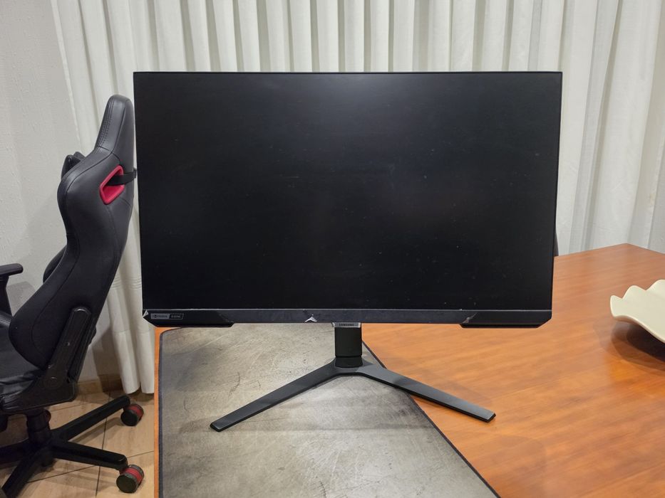 Monitor Samsung Odyssey G4 27" G40B IPS FHD 240Hz 1ms FreeSync Premium G-Sync