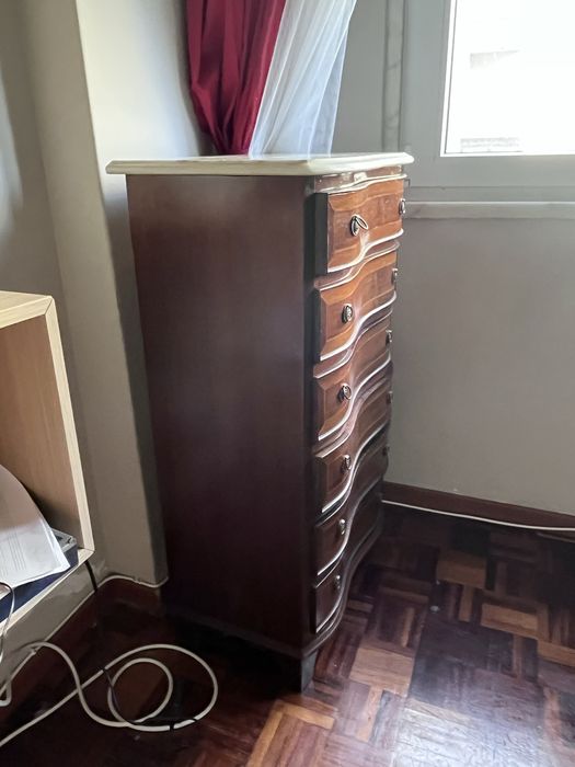 Comoda antiga com tampo em pedra marmore